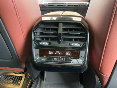 2023 BMW IX — миниатюра 11