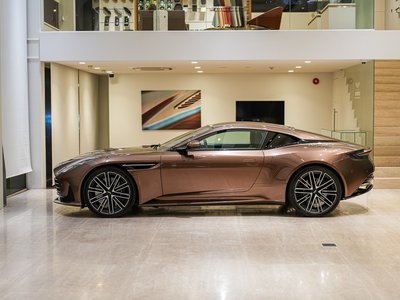 ASTON MARTIN DB12 - 2