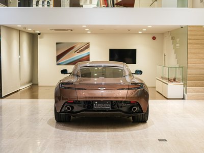 ASTON MARTIN DB12 - 5