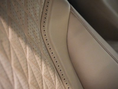 ASTON MARTIN DB12 - 7