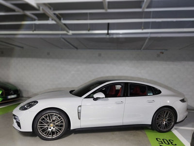 PORSCHE PANAMERA - 2