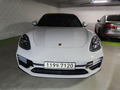 PORSCHE PANAMERA - 1