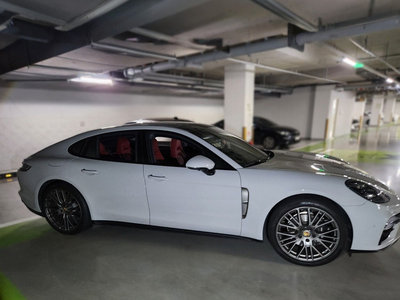PORSCHE PANAMERA - 3