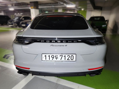 PORSCHE PANAMERA - 4