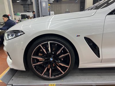 BMW 8 SERIES - 3