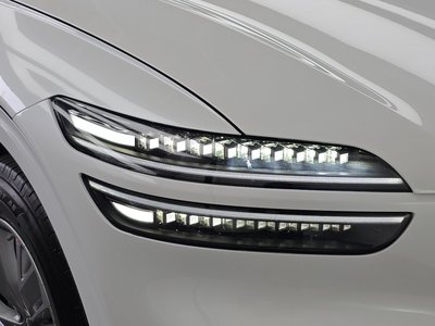 صورة 9 لـ 2024 Genesis GV70