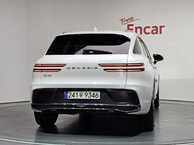 صورة 3 لـ 2024 Genesis GV70