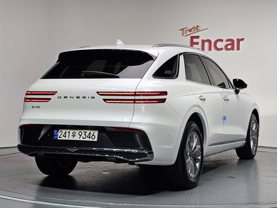 صورة 4 لـ 2024 Genesis GV70