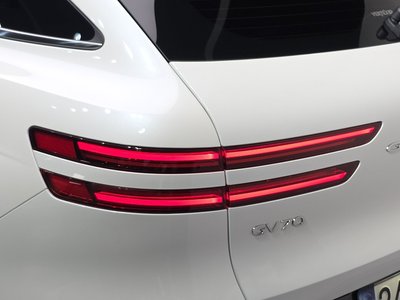 صورة 10 لـ 2024 Genesis GV70