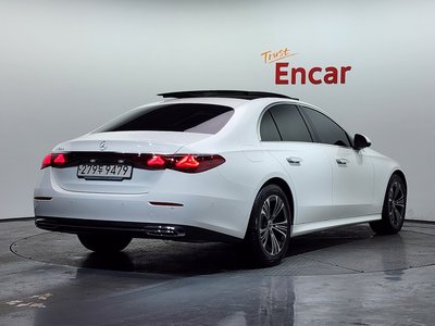 MERCEDES-BENZ E-CLASS - 3