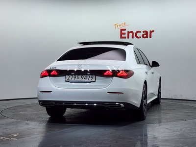 MERCEDES-BENZ E-CLASS - 4