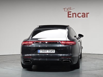 PORSCHE PANAMERA - 4