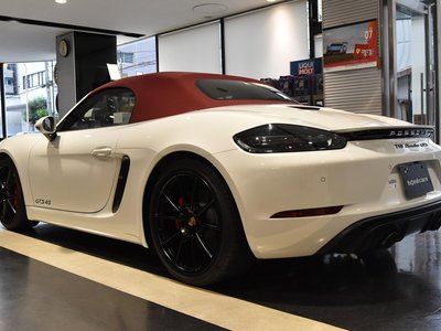 2022 Porsche 718 photo 4