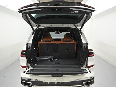 2025 BMW X7 — фото 9