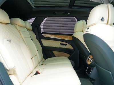 2022 Bentley BENTAYGA — миниатюра 17