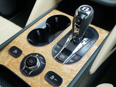 2022 Bentley BENTAYGA — миниатюра 22