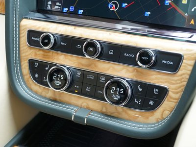 2022 Bentley BENTAYGA — миниатюра 21
