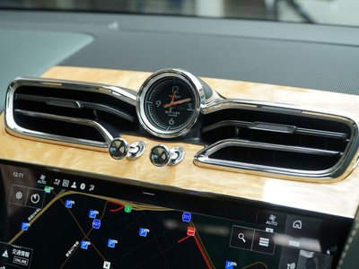 2022 Bentley BENTAYGA — миниатюра 19