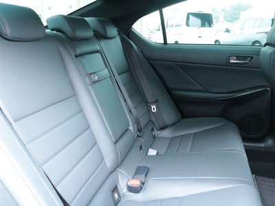 2022 Lexus IS thumbnail 41