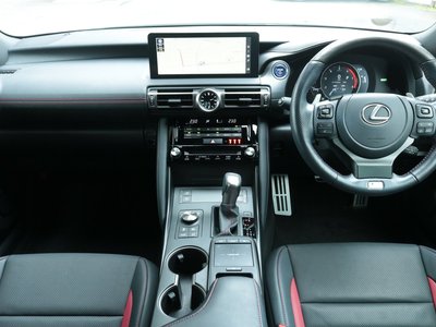 2022 Lexus IS thumbnail 17