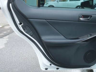 2022 Lexus IS thumbnail 29