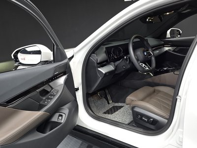 2024 BMW 5 SERIES 缩略图 13