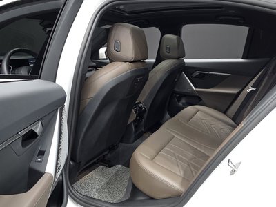2024 BMW 5 SERIES 缩略图 17