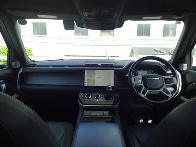 LAND ROVER DEFENDER - 4