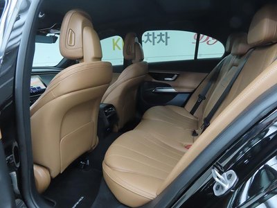 صورة 7 لـ 2025 Mercedes-BENZ E-CLASS