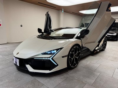 LAMBORGHINI REVUELTO