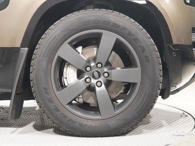 LAND ROVER DEFENDER - 10