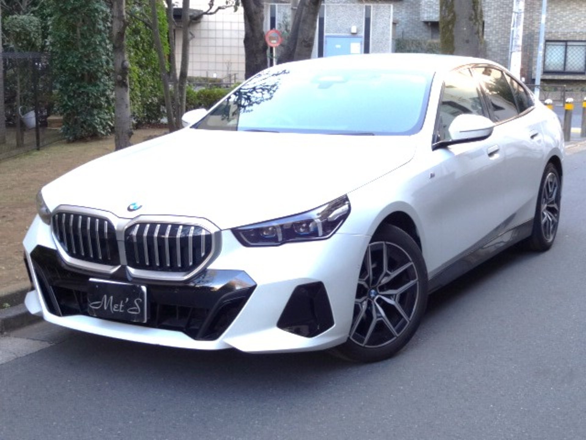 BMW 5 SERIES - View 1