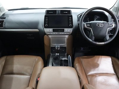 TOYOTA LAND CRUISER PRADO - 8
