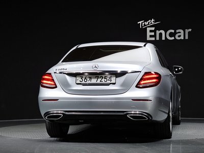 MERCEDES-BENZ E-CLASS - 3