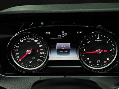 MERCEDES-BENZ E-CLASS - 8