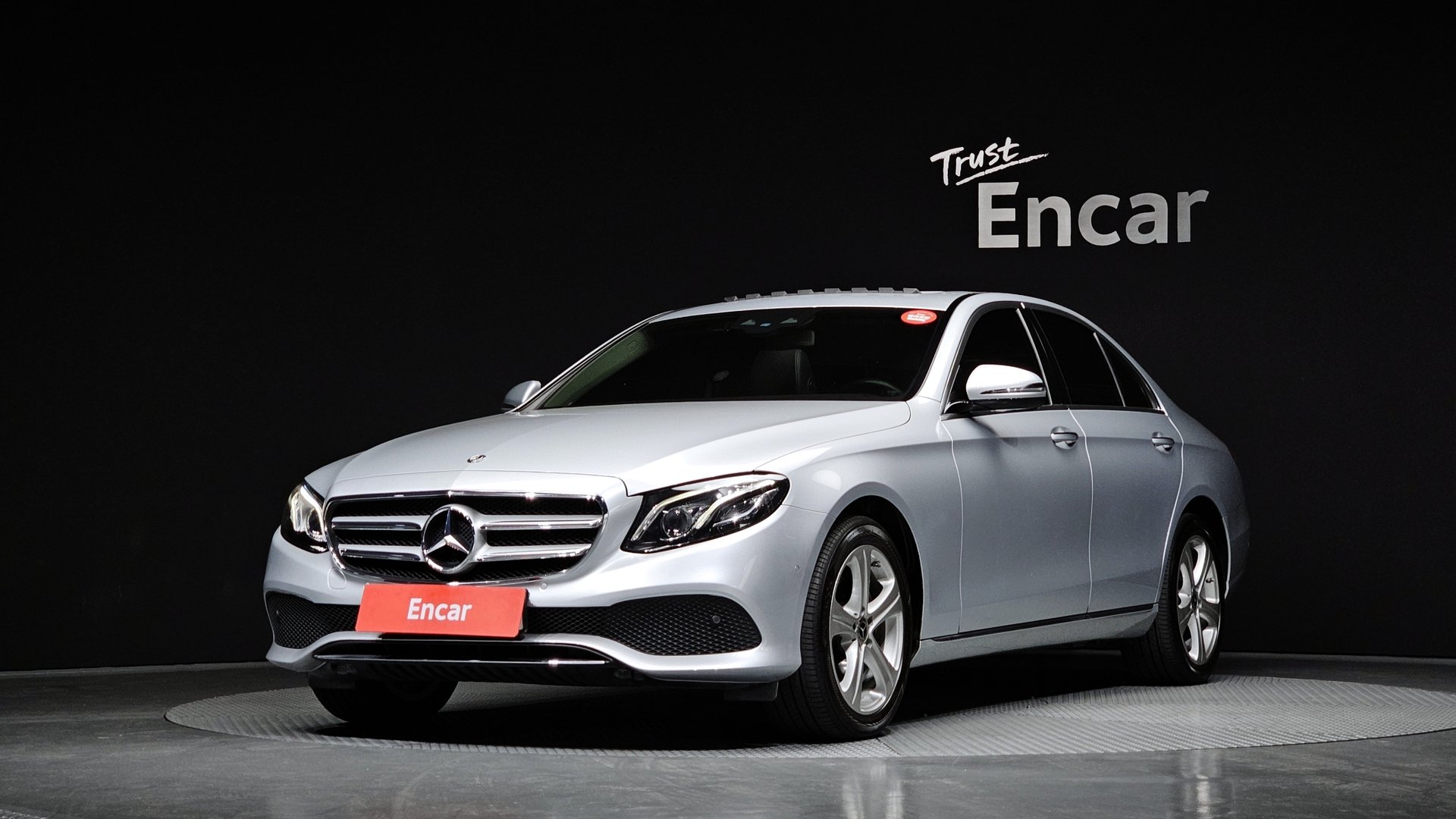 MERCEDES-BENZ E-CLASS - View 1
