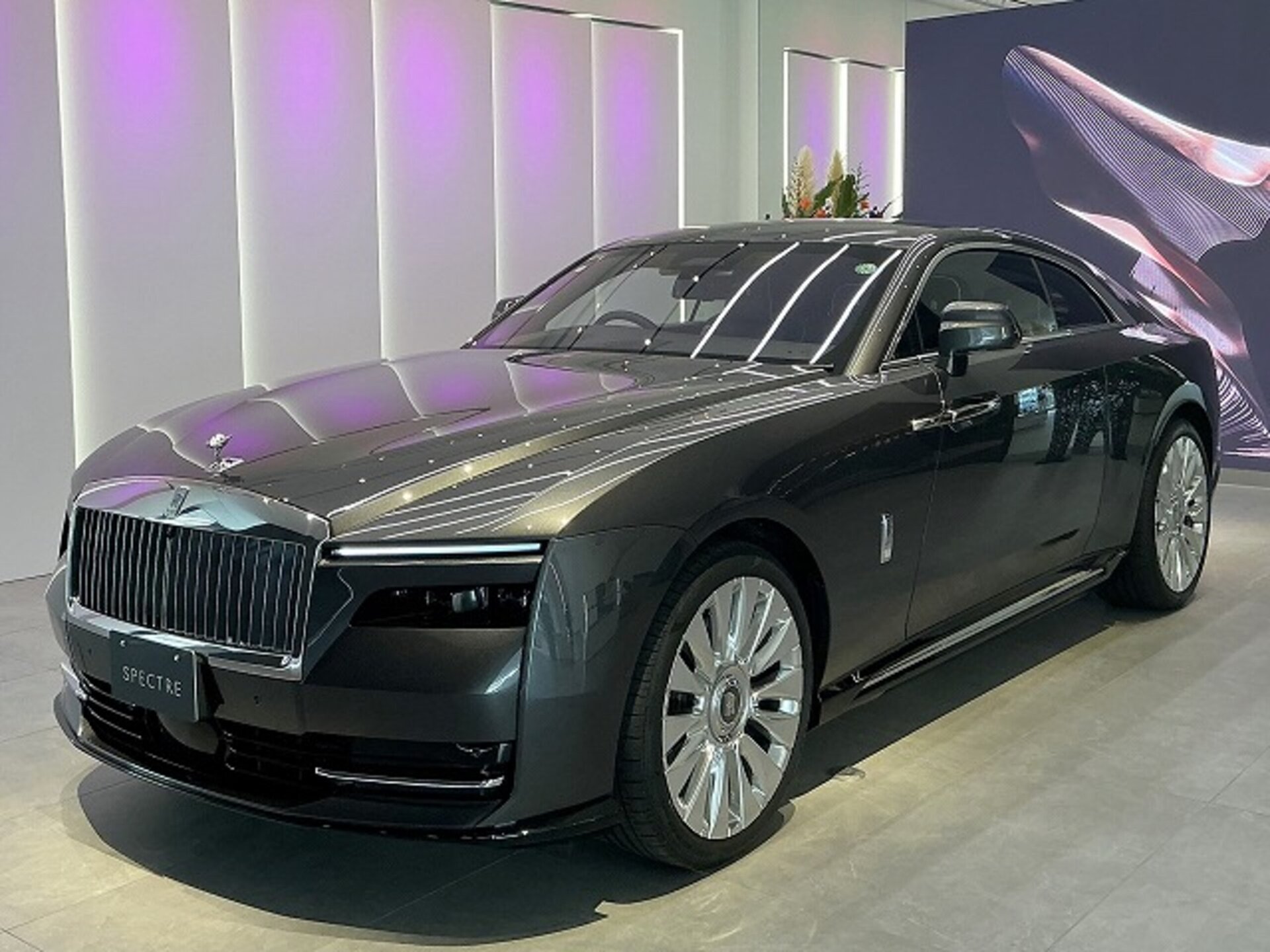 ROLLS ROYCE SPECTRE - View 1