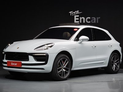 PORSCHE MACAN - 1