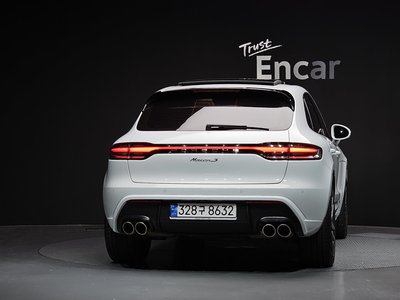PORSCHE MACAN - 3