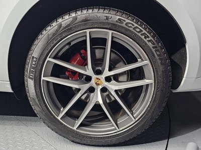 PORSCHE MACAN - 8