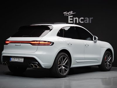 PORSCHE MACAN - 4