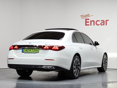 MERCEDES-BENZ E-CLASS - 4