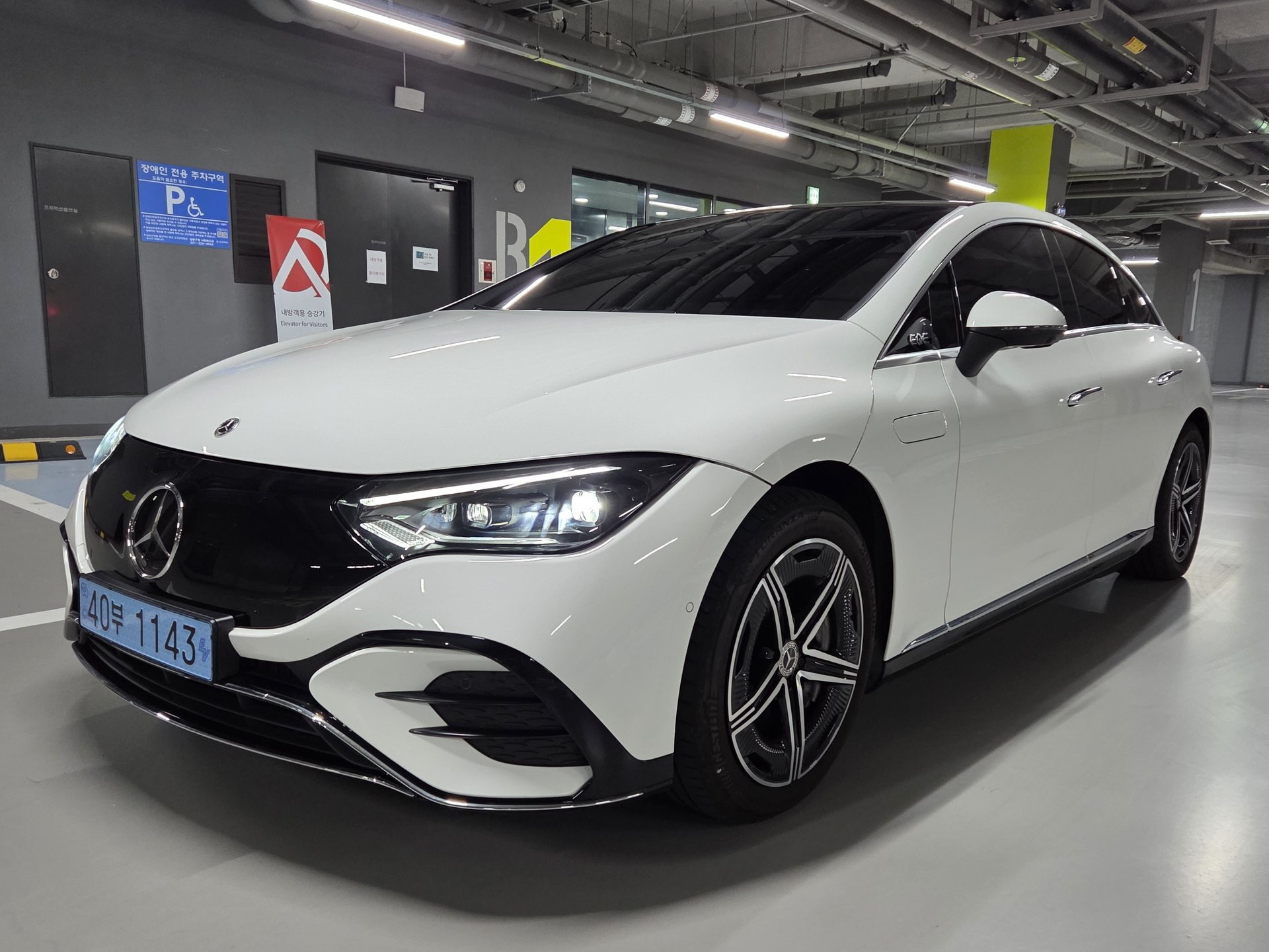 MERCEDES-BENZ EQE - View 1