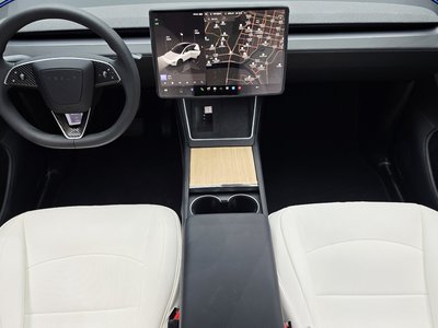 TESLA MODEL Y - 5