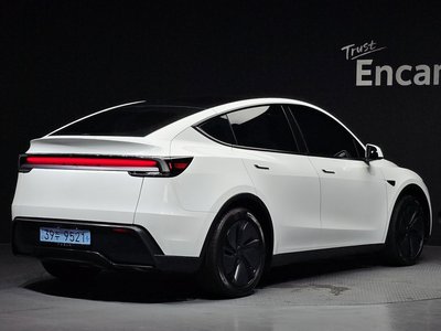 TESLA MODEL Y - 4