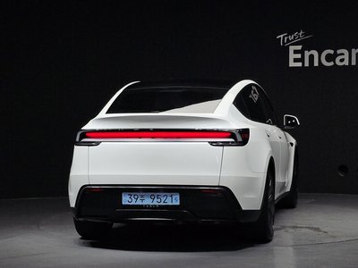 TESLA MODEL Y - 3