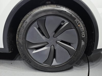 TESLA MODEL Y - 8
