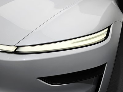 TESLA MODEL Y - 9