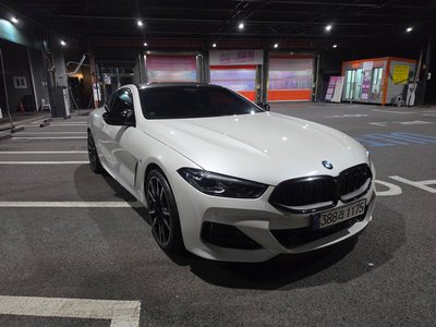 BMW 8 SERIES - 1