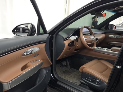 2023 Genesis GV70 — миниатюра 13